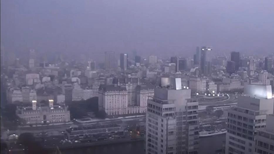 ¿Por qué la Ciudad de Buenos Aires se despertó bajo una nube de humo ...